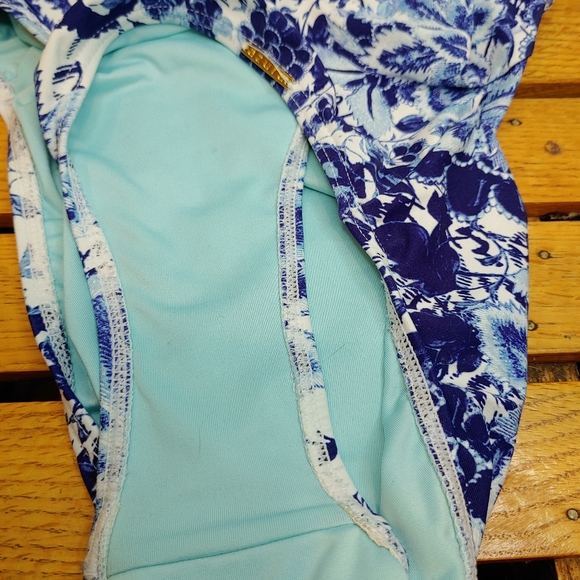 Azura Blue & White Floral Plunging Neckline Halter One-Piece Swimsuit Size 8 - Picture 10 of 13